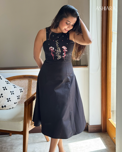 ASHIARA MAHREDI MIDI DRESS - Black
