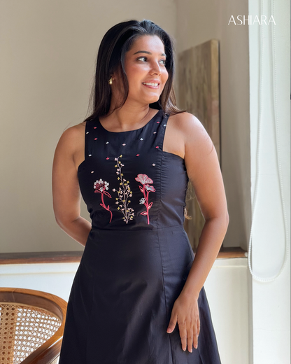 ASHIARA MAHREDI MIDI DRESS - Black