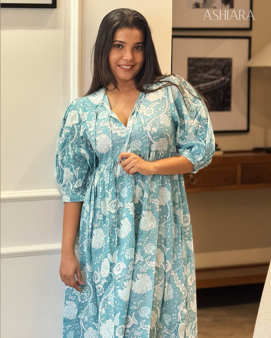 ASHIARA SARA MIDI DRESS - Light Blue