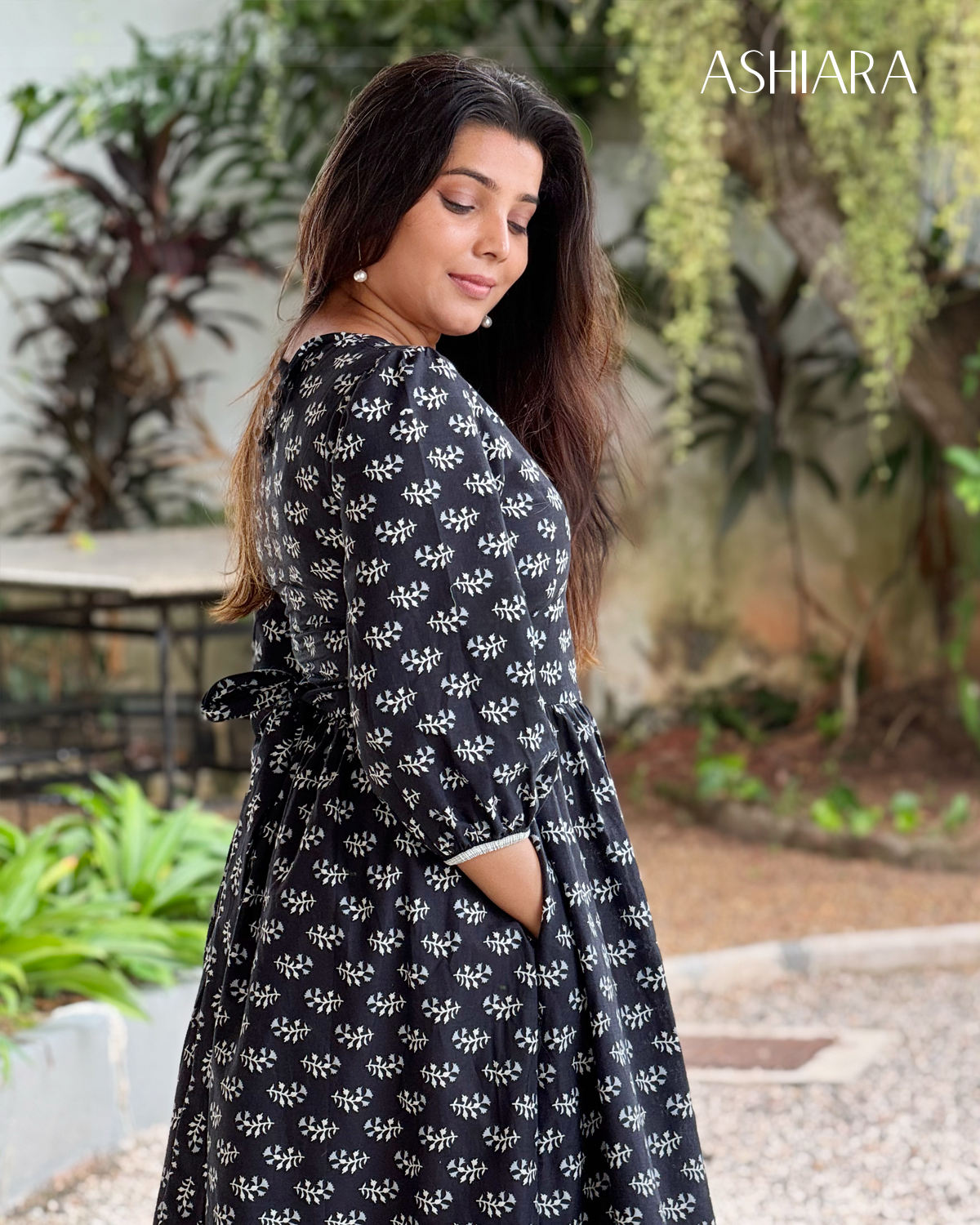 LE'LUSIA MIDI DRESS- Black
