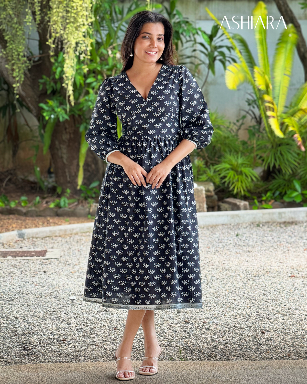 LE'LUSIA MIDI DRESS- Black